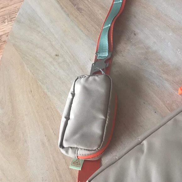 Free People Movement Mission Doughnut Bag 3.5L - Picture 3 of 13